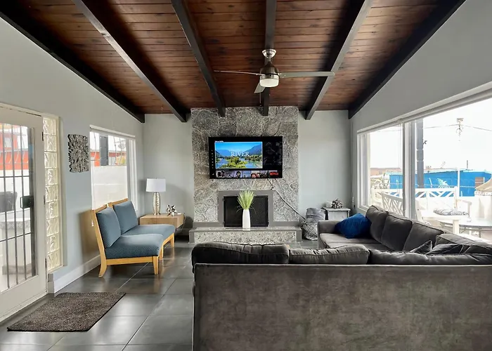 Rosarito Beach House Sleeps 14 & Steps To Sandy Beach Mins To Downtown