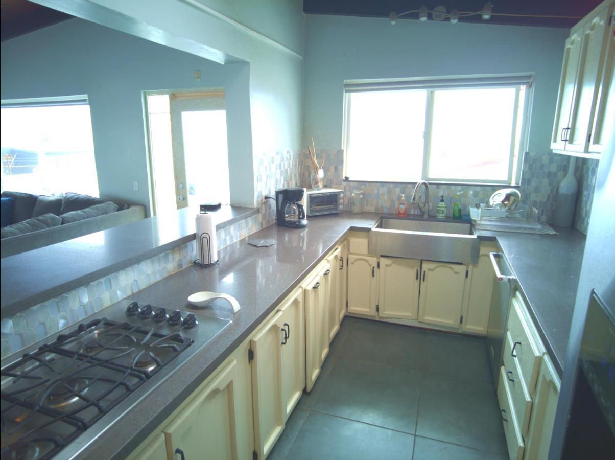 House Sleeps 14 & Steps To Sandy Mins To Downtown Сasa de vacaciones *