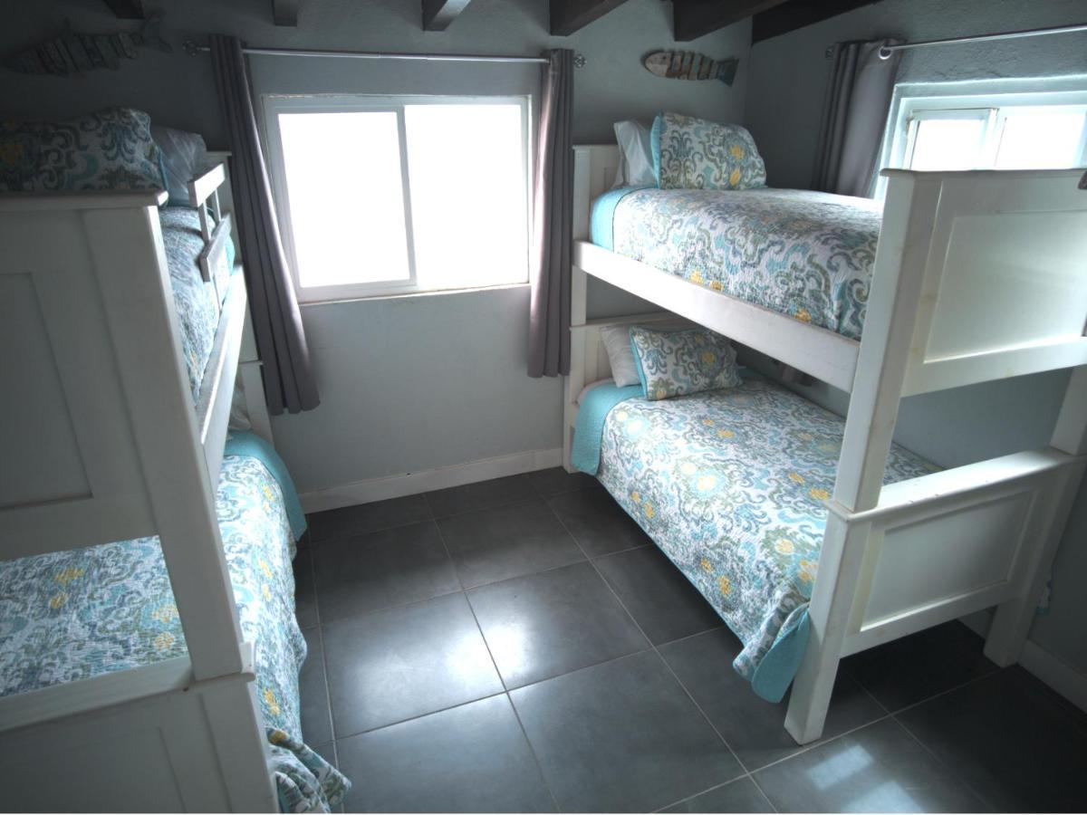 Holiday home House Sleeps 14 & Steps To Sandy Mins To Downtown *