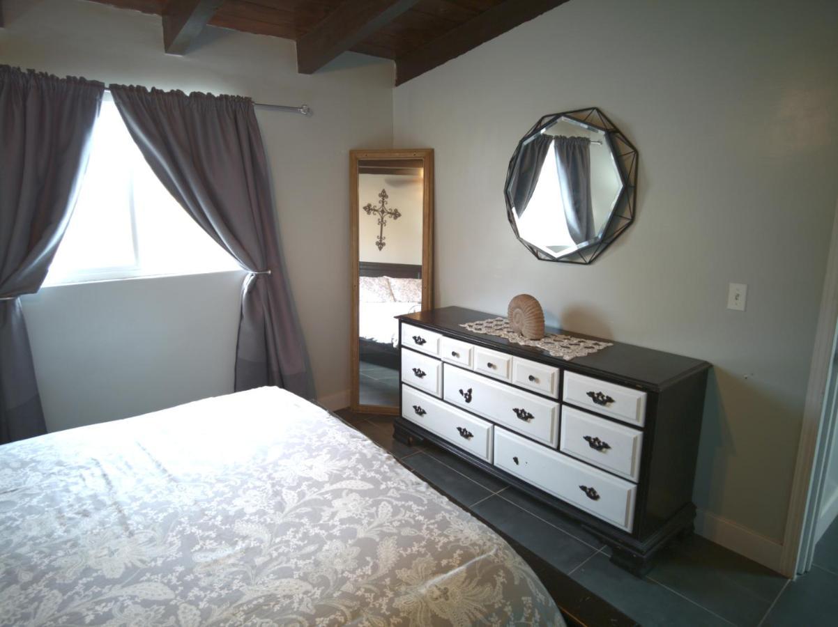 House Sleeps 14 & Steps To Sandy Mins To Downtown Сasa de vacaciones