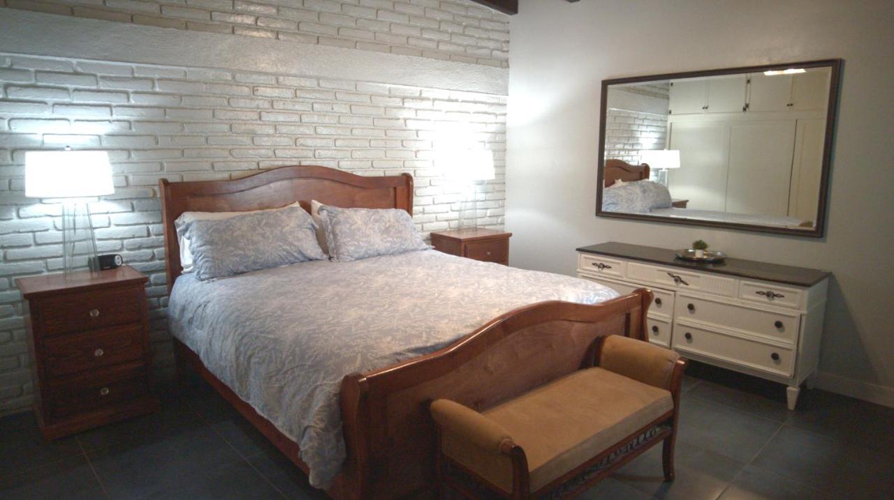 House Sleeps 14 & Steps To Sandy Mins To Downtown Сasa de vacaciones *