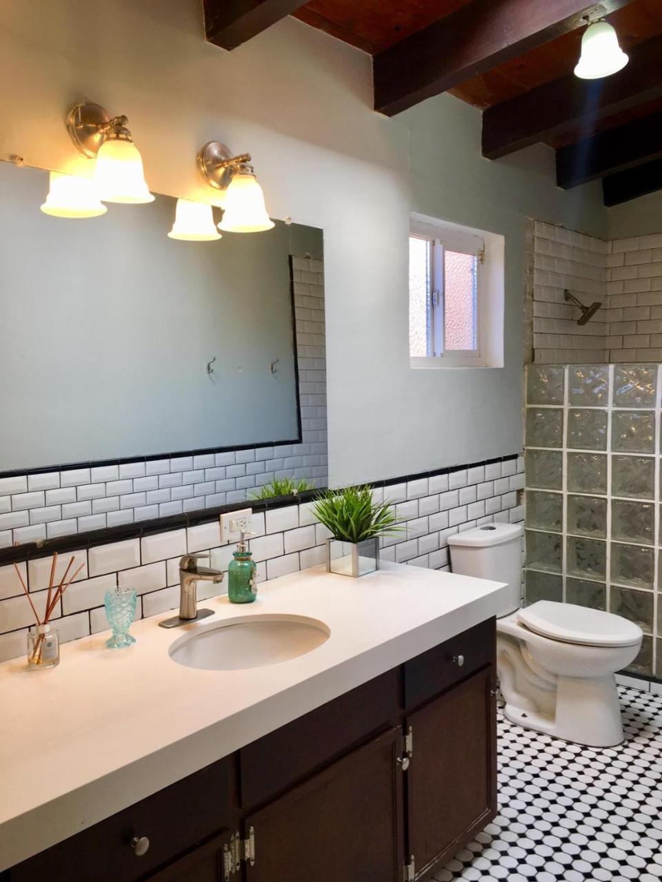 Сasa de vacaciones House Sleeps 14 & Steps To Sandy Mins To Downtown