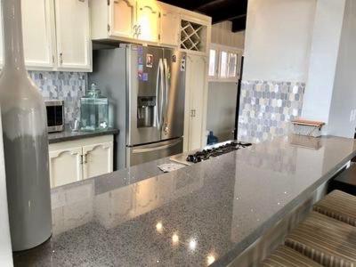 House Sleeps 14 & Steps To Sandy Mins To Downtown Сasa de vacaciones *